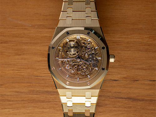 Сверхтонкие скелетонизированные часы Audemars Piguet Royal Oak Jumbo Extra-Thin Openworked из желтого золота