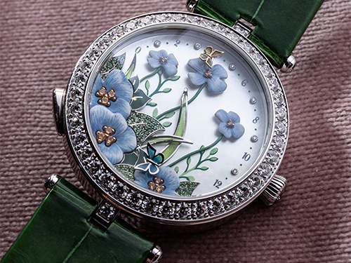 Французский ювелирный дом Van Cleef & Arpels представил новые часы Lady Arpels Brise d’Été «Summer Breeze» из белого золота с цветочным декором