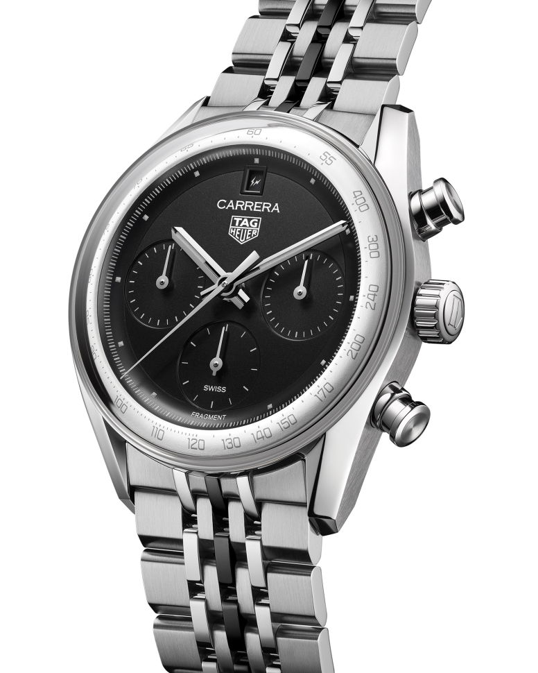 Сдержанный хронограф TAG Heuer Carrera Chronograph X fragment привносит в коллекцию строгий стиль
