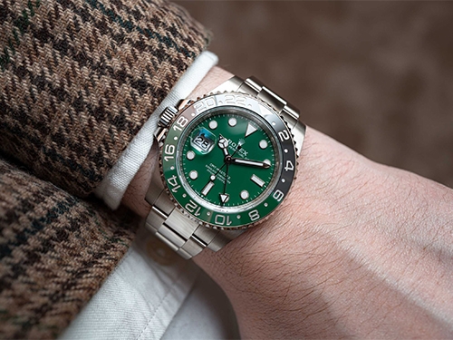 Новинка от Rolex: часы для левшей GMT-Master II из белого золота с зеленым керамическим циферблатом Cerachrom