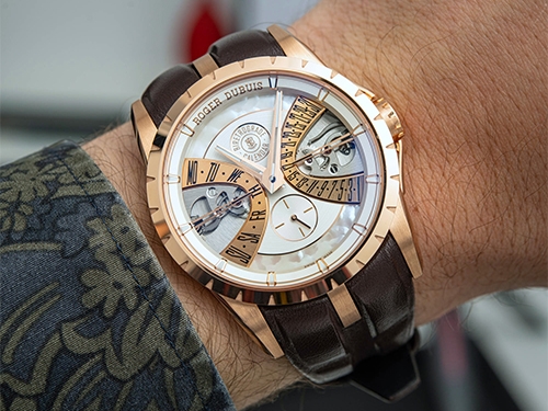Roger Dubuis выпустил часы Excalibur Biretrograde Calendar с биретроградным календарем