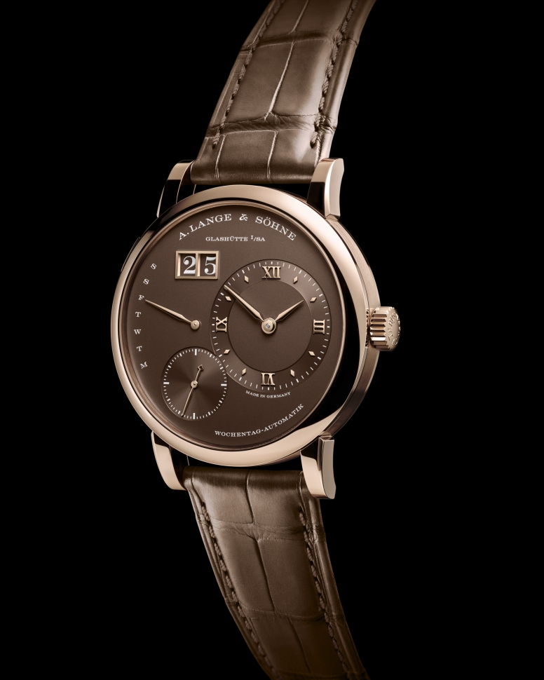 Новая версия часов из медового золота A. Lange & Sӧhne Lange 1 Daymatic Honeygold оснащена автоматическим механизмом