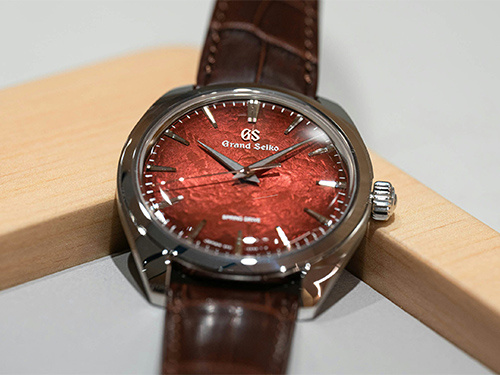 Grand Seiko выпустил две лимитированные серии часов Caliber 9R 20th Anniversary Limited Editions к 20-летию своего механизма Caliber 9R Spring Drive