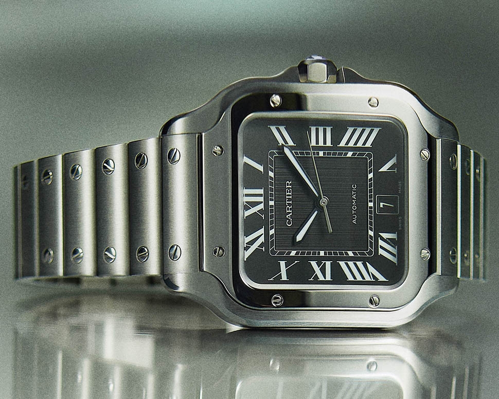 Коллекция часов Santos de Cartier пополняется титановым корпусом и люминесцентным черным циферблатом