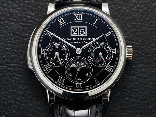 A. Lange & Söhne представил вечный календарь с минутным репетиром Saxonia Minute Repeater Perpetual в платине – смелый микс высокотехнологичных усложнений