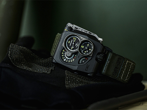 Urwerk выпустил титановые часы EMC SR-71, где использованы детали легендарного самолета Lockheed SR-71 Blackbird