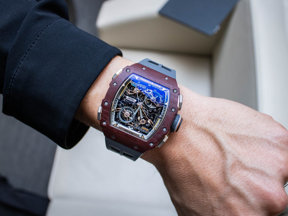 Richard Mille RM 41-01 Tourbillon Soccer отслеживают результаты футбольных матчей