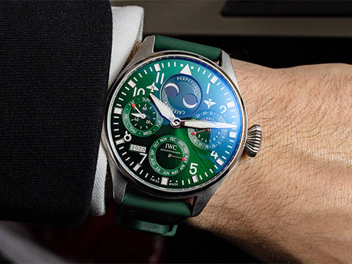 Новые часы для пилотов IWC Big Pilot’s Perpetual Calendar с вечным календарем и зеленым циферблатом