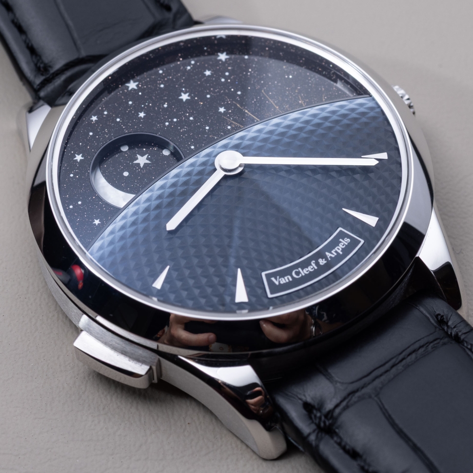 Van Cleef & Arpels представил астрономические часы Midnight Jour Nuit Phase de Lune со скрытой индикацией фаз Луны