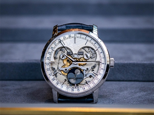 Часовой дом Vacheron Constantin выпустил платиновые модели Perpetual Calendar, Complete Calendar, Tourbillon к своему 270-летию