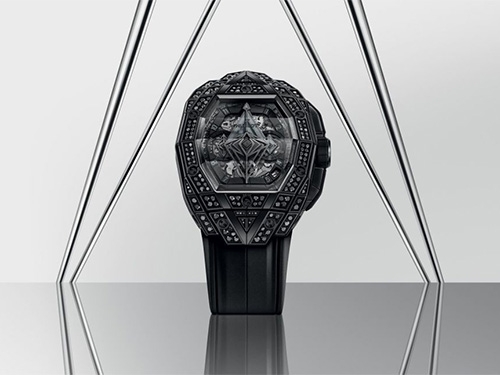 Часы с бриллиантовым паве All Black Pavé стали четвертой совместной работой Hublot и Sang Blue в рамках проекта Spirit of Big Bang с 2016 года