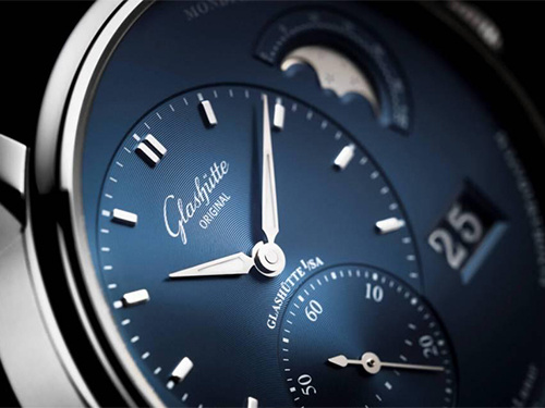 Часы Glashutte Original PanoMaticLunar с синим гальваническим циферблатом с указателем фаз Луны