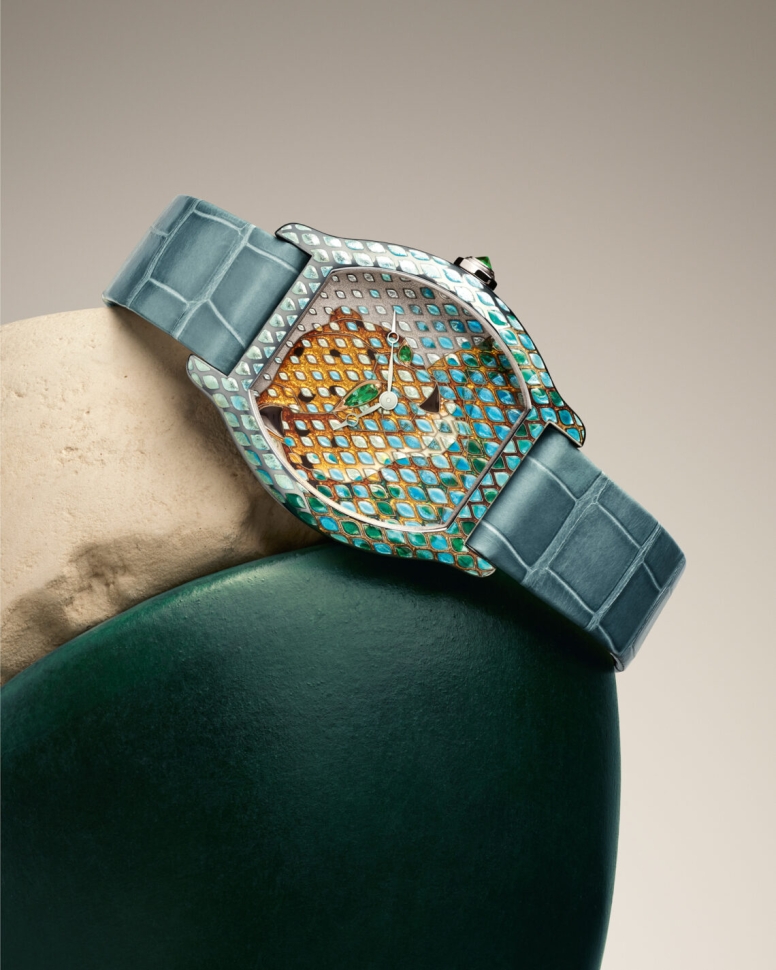 Cartier возвращает Tortue в эмалированных часах Panthère
