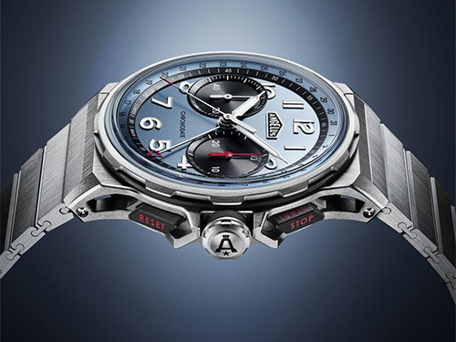 Титановый хронограф Angelus Chronodate Titanium Storm Blue с ледяным голубым циферблатом