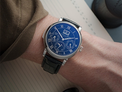 A. Lange & Söhne представил эксклюзивные платиновые часы Minute Repeater Perpetual с минутным репетиром