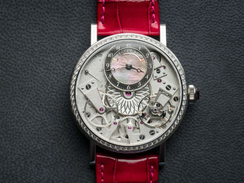 Наручные часы Tradition Dame 7038 от Breguet, олицетворяющие красоту и техническую сложность