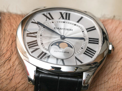 Drive de Cartier Moon Phases и Extra-Flat — две новые интерпретации классического стиля Cartier в подушкообразной оправе