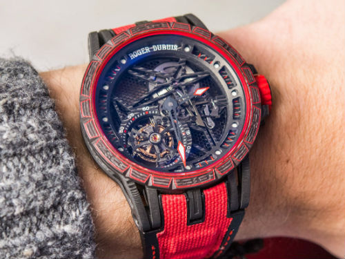 Roger Dubuis Excalibur Spider Carbon в корпусе из многослойного карбона
