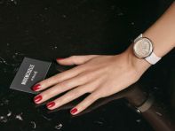 Наручные часы Mademoiselle Prive, посвященные лаковым ширмам Габриель Шанель